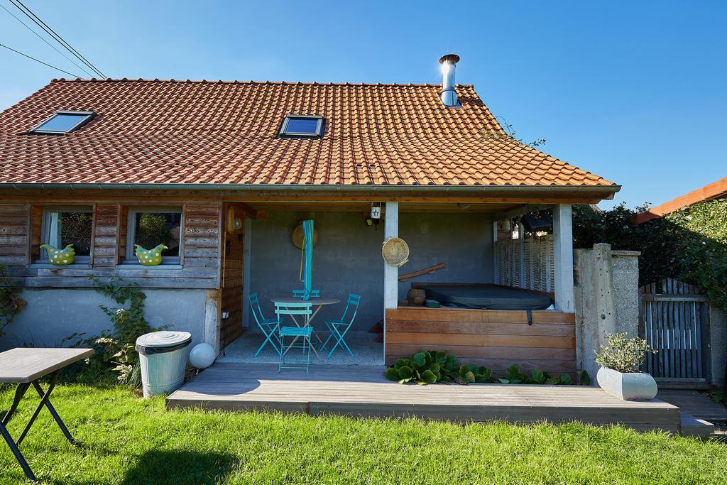 Les Gites De L'Yeres Cuverville-sur-Yeres Exteriör bild